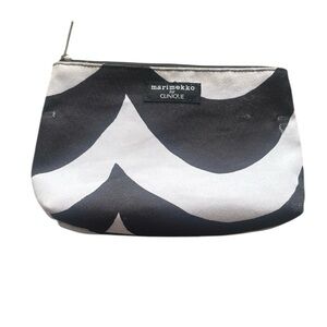 MARIMEKKO X CLINIQUE Bag Make Up Travel Pouch Black & White